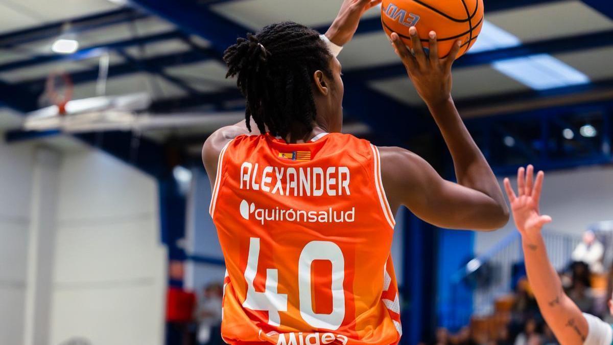 Kayla Alexander, ante el CAB Estepona.