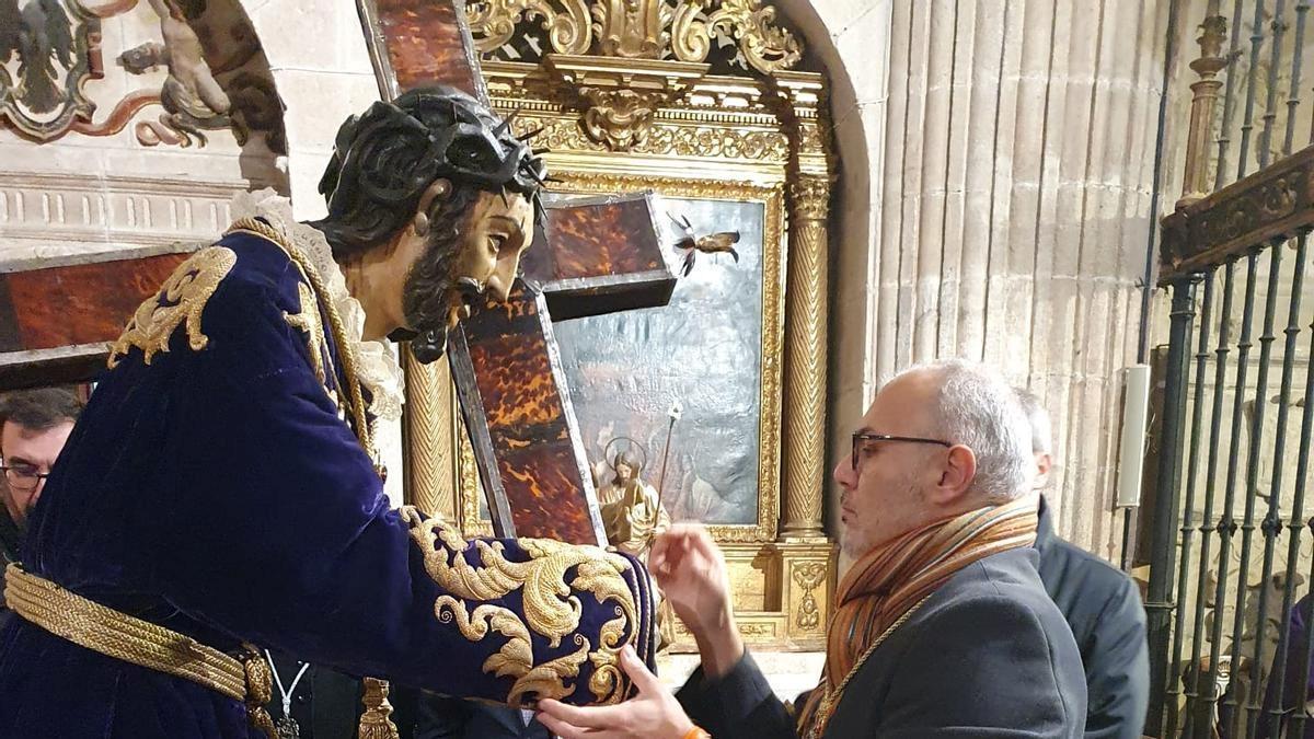 Imágenes del besapié del Nazareno en Cáceres