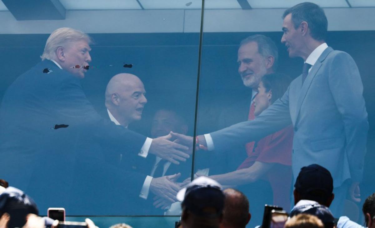 Trump i Sánchez guarden les formes