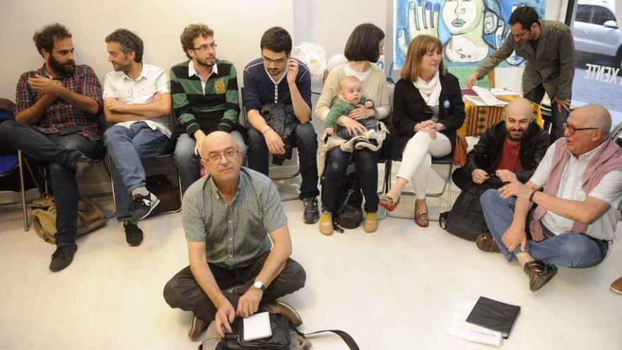 Asamblea de la Marea este viernes en Marqués de Pontejos, con Ferreiro (segundo por la izquierda).