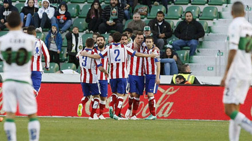 Los jugadores del Atlético de Madrid celebran uno de sus goles