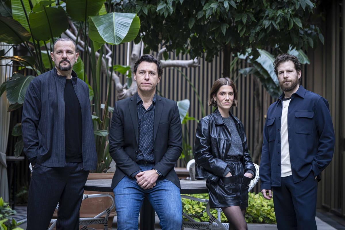 De izquierda a derecha, Marc Martínez, Fernando Trullols, Bruna Cusí y Álvaro Cervantes, director y protagonistas de 'Balandrau, vent salvatge'
