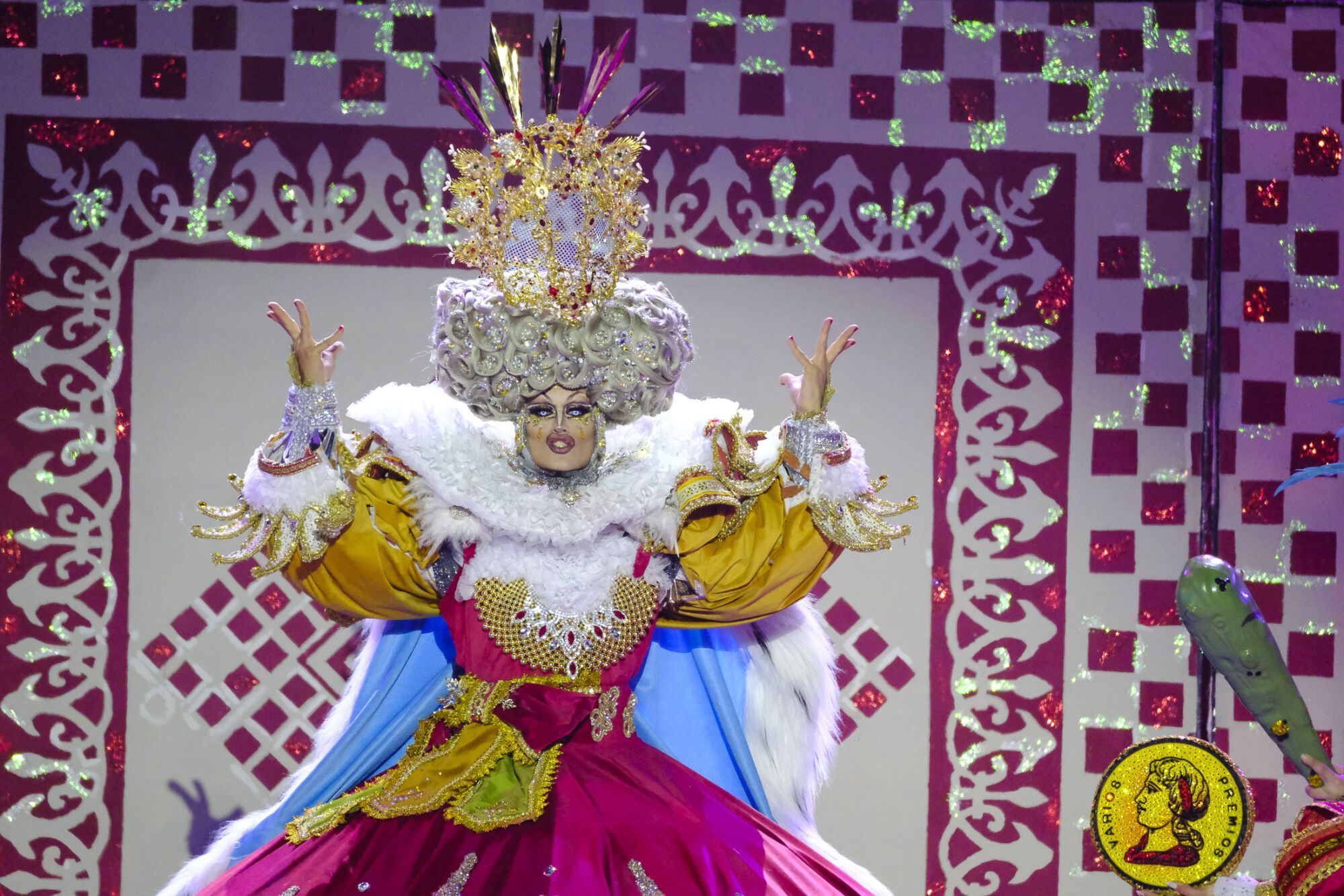 14. Drag Liak (Alejandro Corbalán López) Con el patrocinio de Clínicas Imbernon y Discoteca Mamaluna y con un diseño de Josep López y Estudio Hidalgo presenta el espectáculo ¡Mujer! ¿Jugamos?