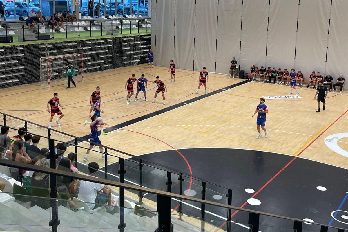 Un ataque del Teucro en el encuentro disputado en el Arena. |  A.L.V.