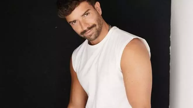 Las portadas de las revistas del corazón: la confesión más dura de Pablo Alborán: "En mi casa hay una persona a la que diagnosticaron con una enfermedad rara"