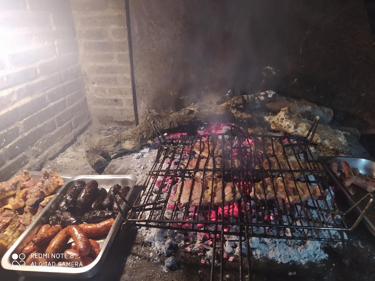 Sus carnes a la brasa son una especialidad.