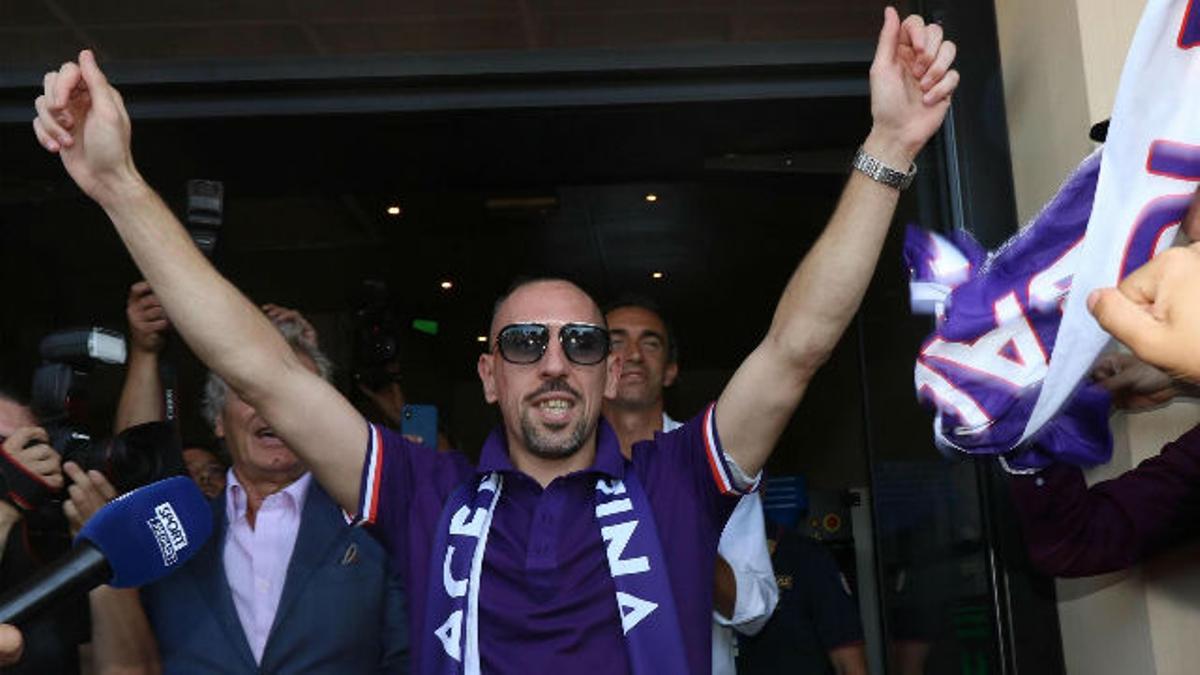 Locura en la llegada de Ribéry a Florencia