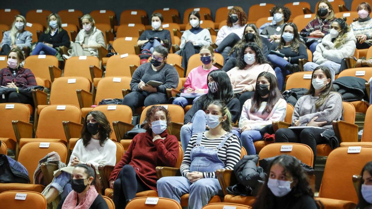 Asistentes a las jornadas, en el Paraninfo de la Laboral.