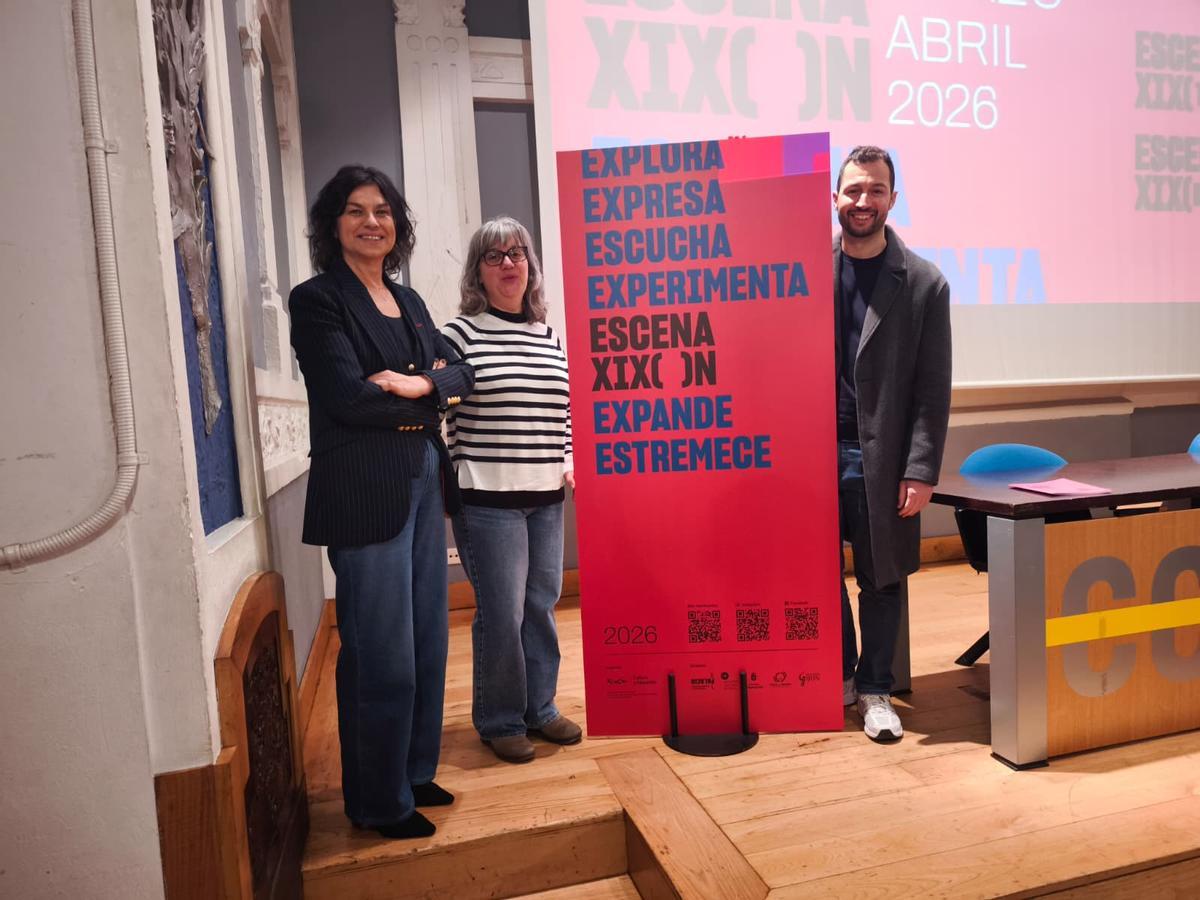 Por la izquierda, Montserrat López Moro, Verónica Rodríguez y Aitor Martínez Valdajos, en la presentación de "Escena Xixón", en el Antiguo Instituto.