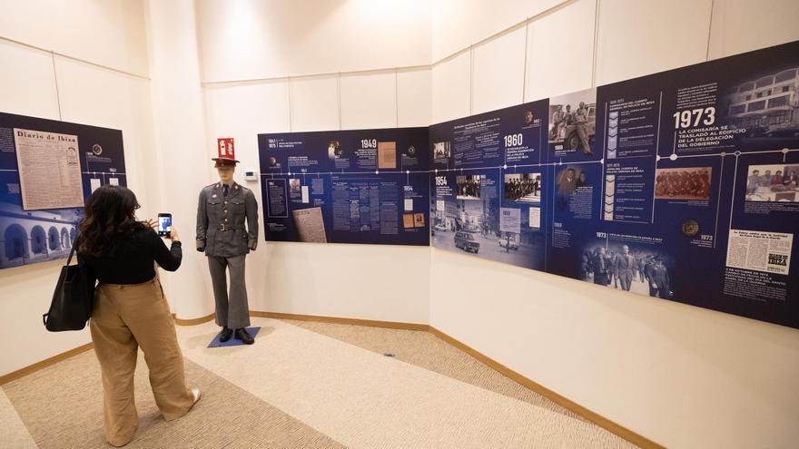 Un homenaje a policías jubilados clausura hoy en el Club Diario la exposición por el 200 aniversario de la Policía Nacional de Ibiza