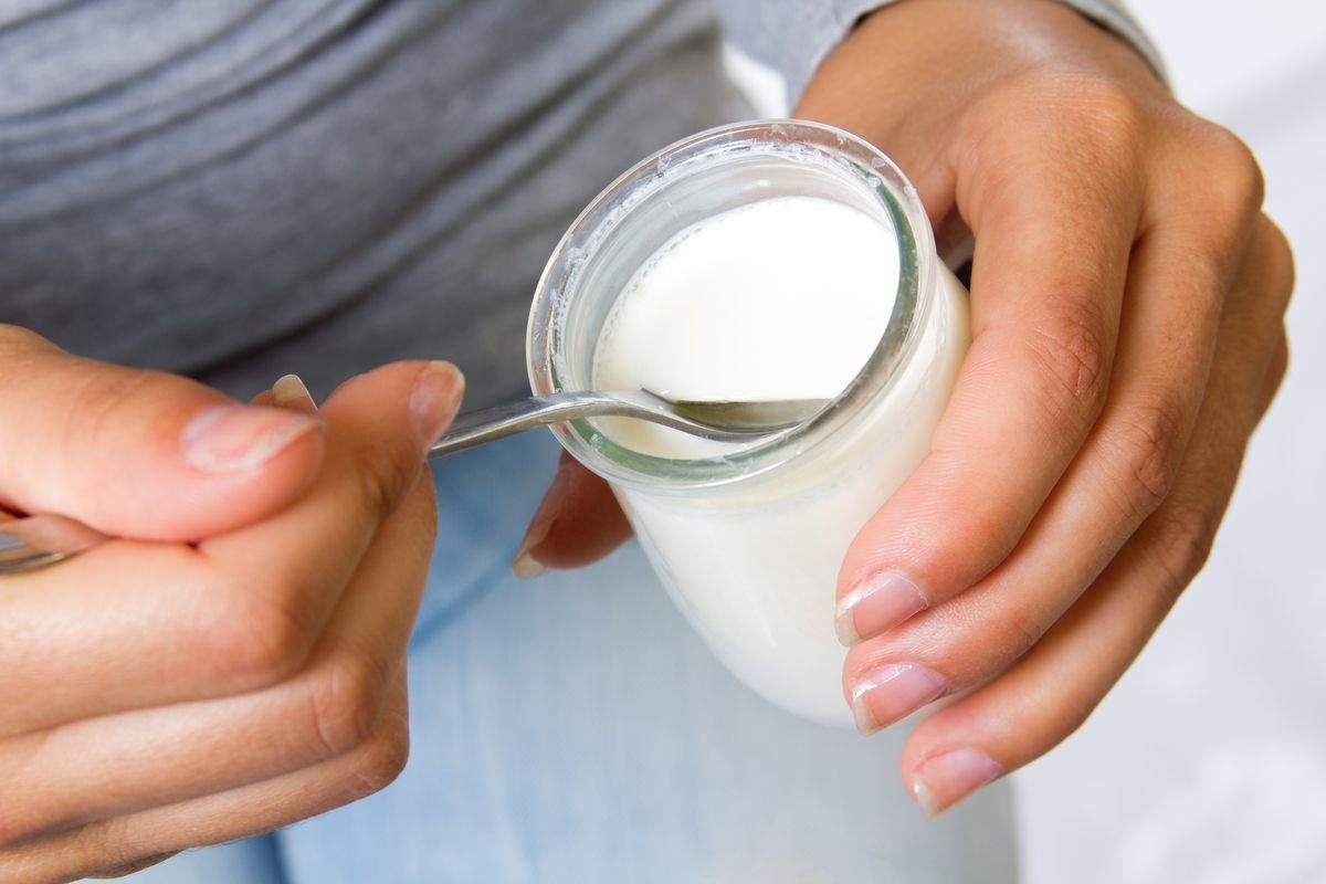 Esto es lo que ocurre en tu organismo si tomas un yogur natural todos los  días
