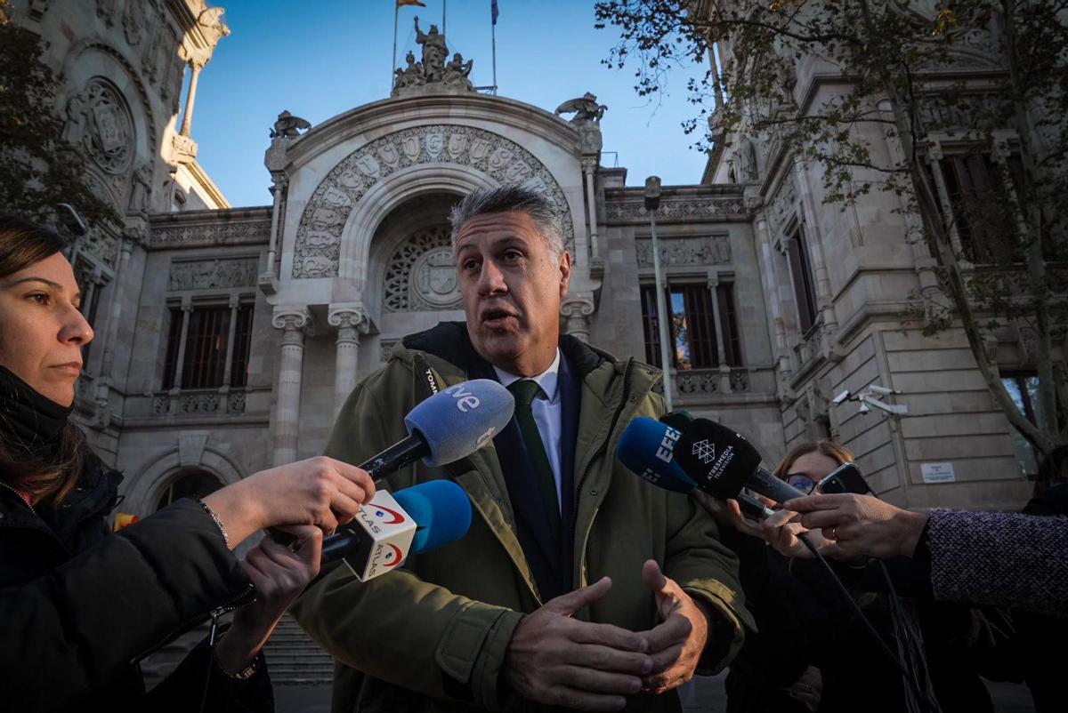 El alcalde de Badalona, Xavier Garcia Albiol, a las puertas de la Audiencia Provincial, antes de empezar la primera sesión del juicio por el caso Antenas El alcalde de Badalona, Xavier Garcia Albiol, a las puertas de la Audiencia Provincial, antes de empezar la primera sesión del juicio por el caso Antenas
