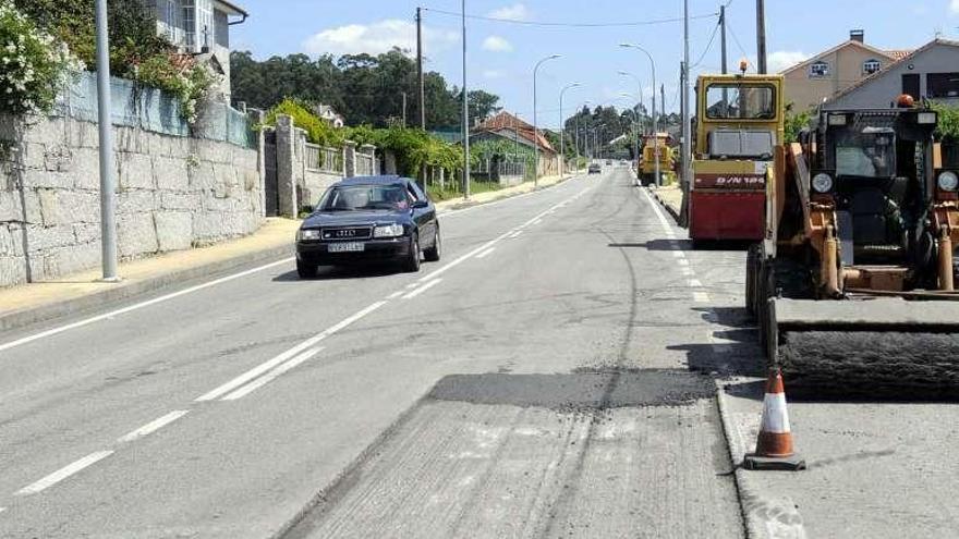 La Xunta está acondicionando la carretera de Vilariño.