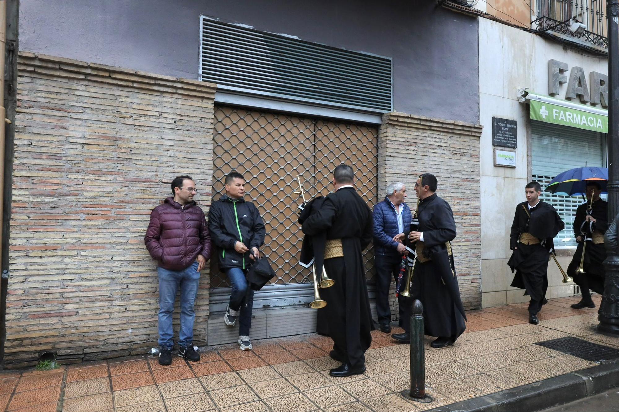 San Cayetano abre sus puertas tras la suspensión del Santo Entierro por la lluvia