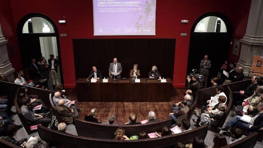 Lambán apela a los valores de Labordeta para cambiar el rol de Aragón en España