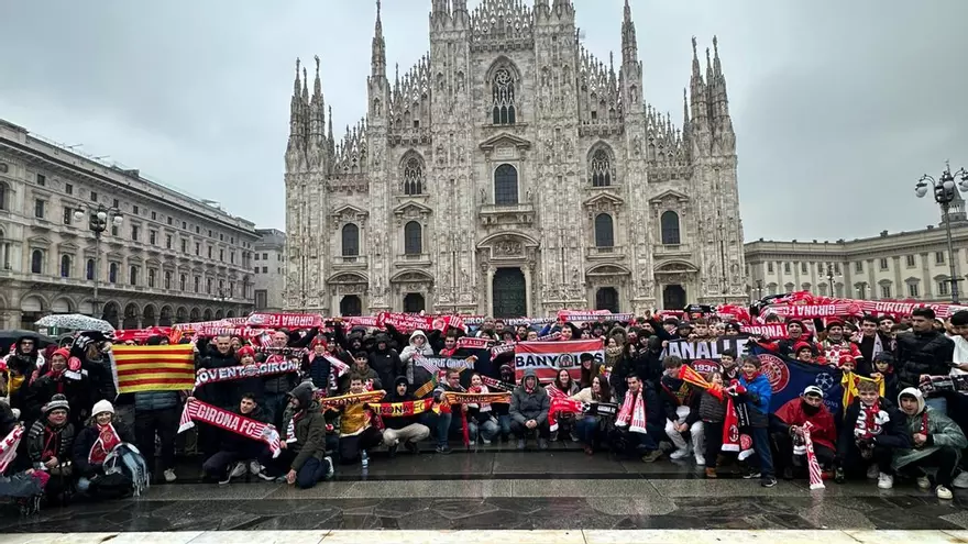 Vídeo: Ruixat de gironins al Duomo de Milà