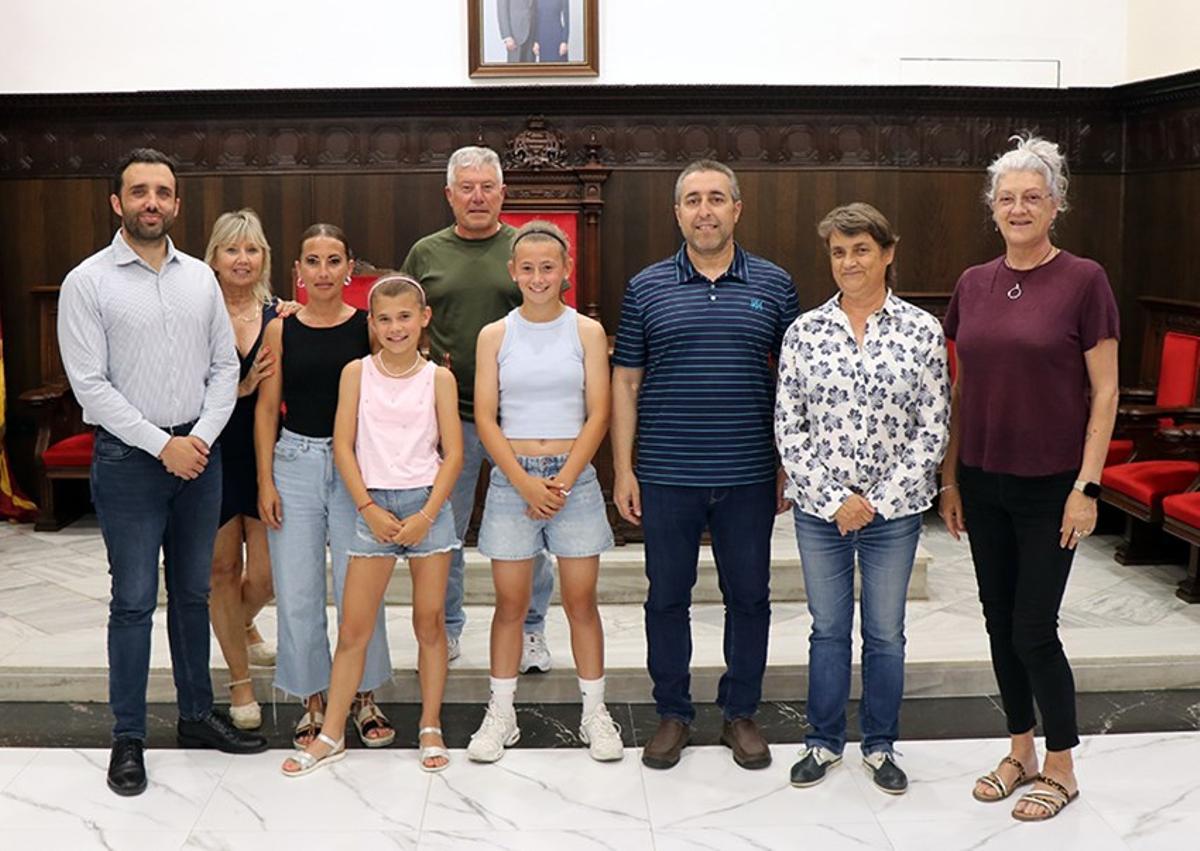 Suhaila y sus familiares en la recepción del Ayuntamiento