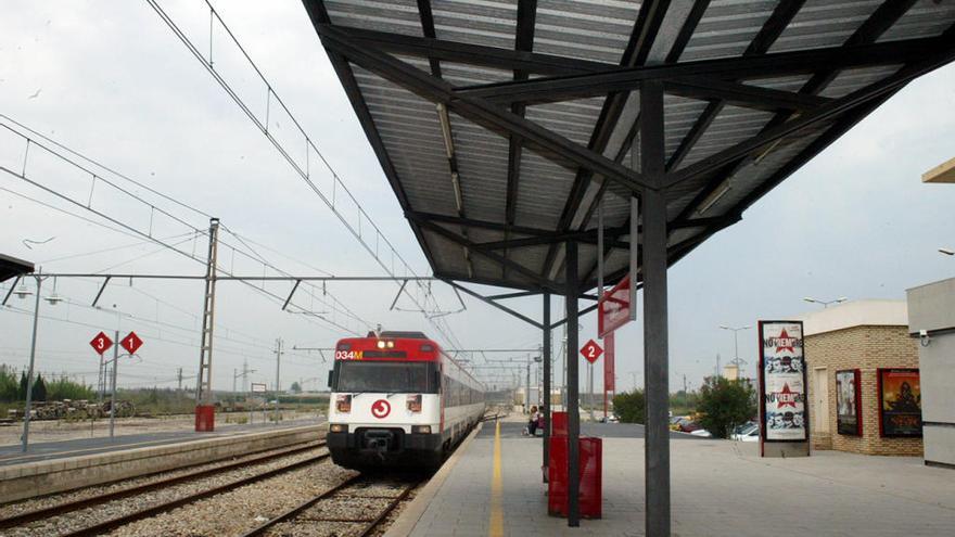 Un tren llega a la estación de Cullera en una imagen de archivo