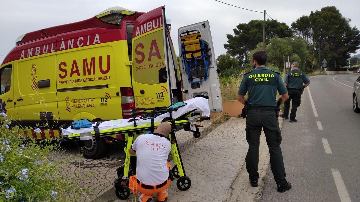 Los sanitarios del SAMU preparados para evacuar a la pequeña.