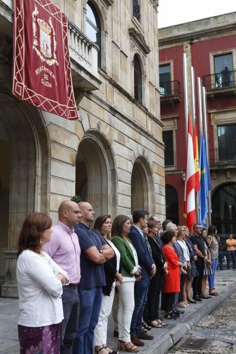 Minuto de silencio en Gijón