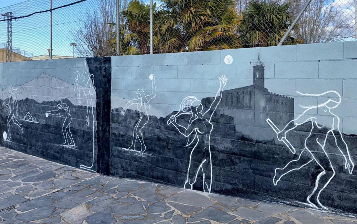 Con Calatorao de fondo, la pintura muestra a distintas mujeres deportistas.