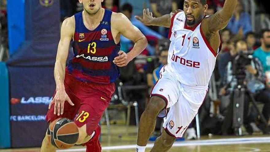 Satoransky avança marcat pel base del Brose Wanamaker