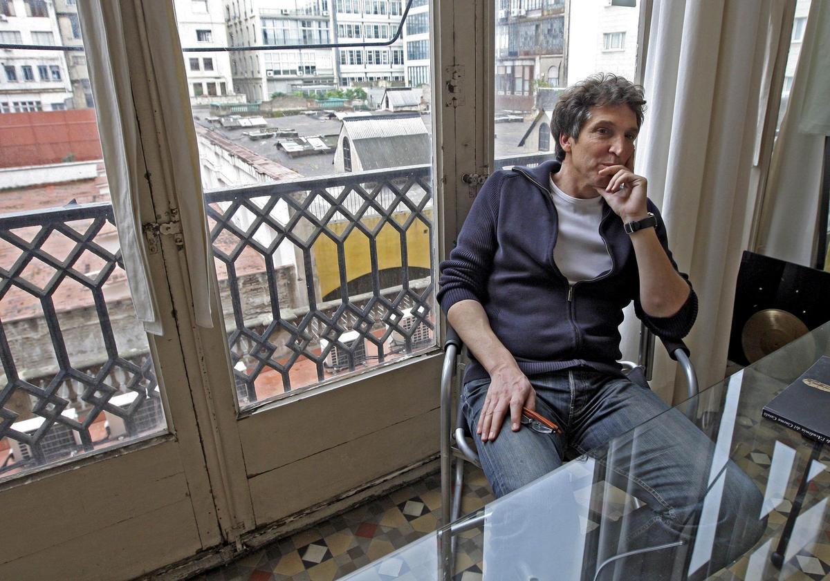 El cineasta Albert Solé, en el despacho de su productora.