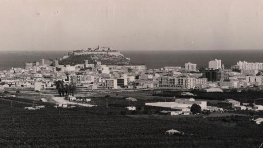 Postal de 1968 en la que se ven huertos de naranjos hoy totalmente desaparecidos.