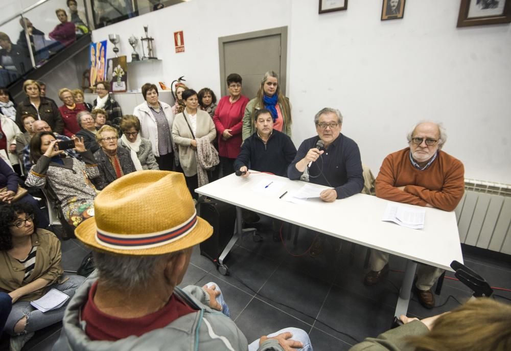 Tensa asamblea de vecinos en Eirís