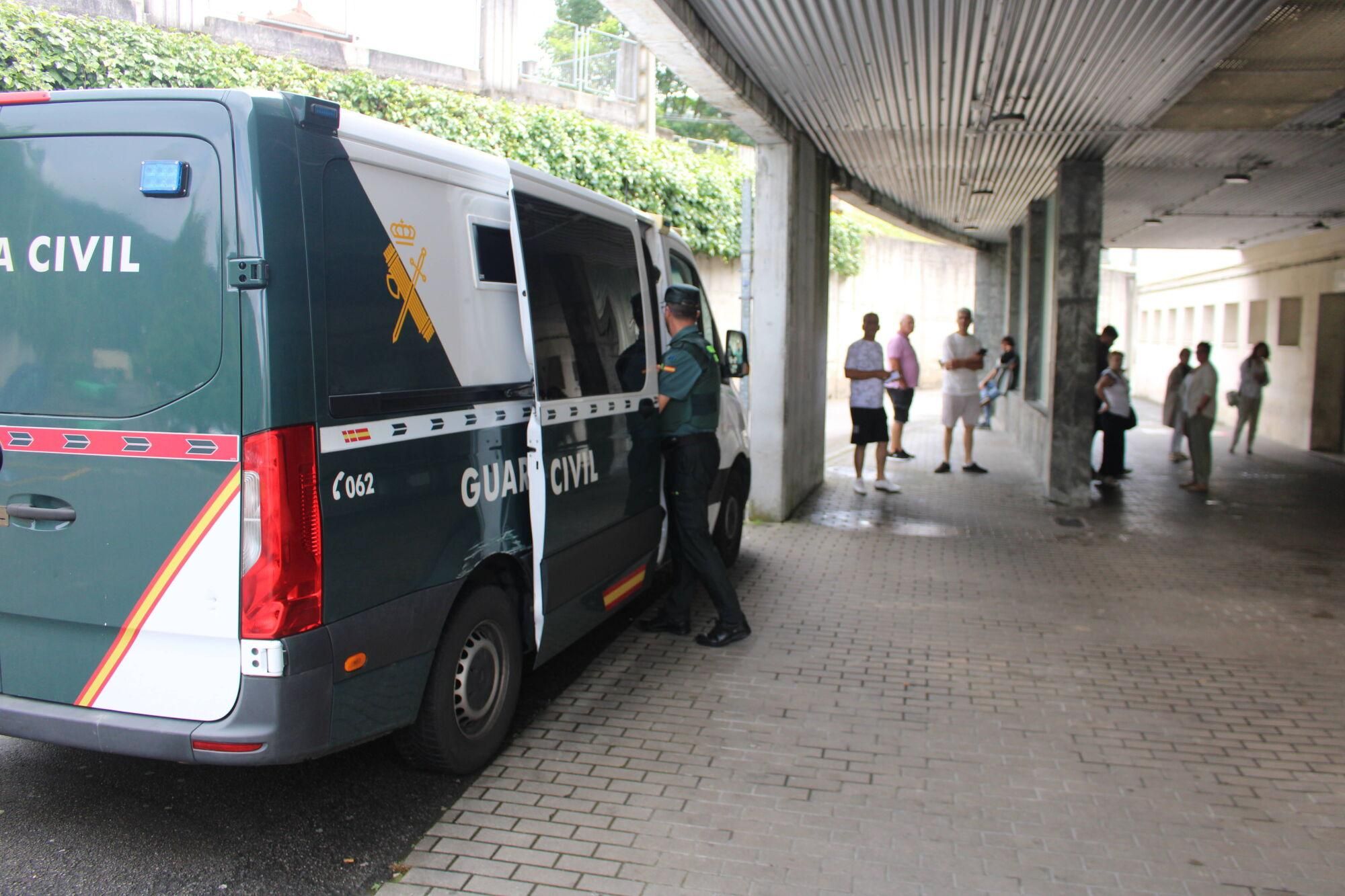 El traslado del asesino de Laviana al módulo penitenciario del Hospital Universitario Central de Asturias (HUCA).