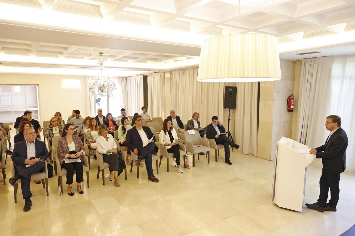 El director del Diari de Girona, Josep Callol, durant la benvinguda a l'acte.