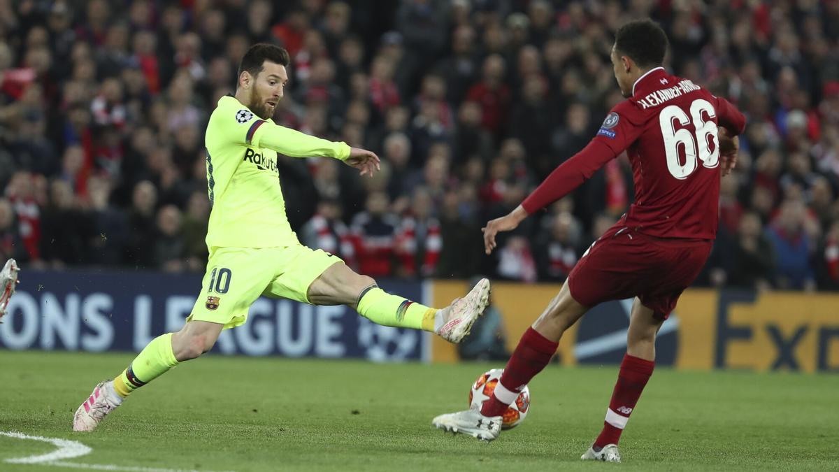 Alexander-Arnold da sus primeros toques con la camiseta del Real Madrid