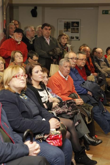 Reunión en la Casa del pueblo del PSOE gijonés