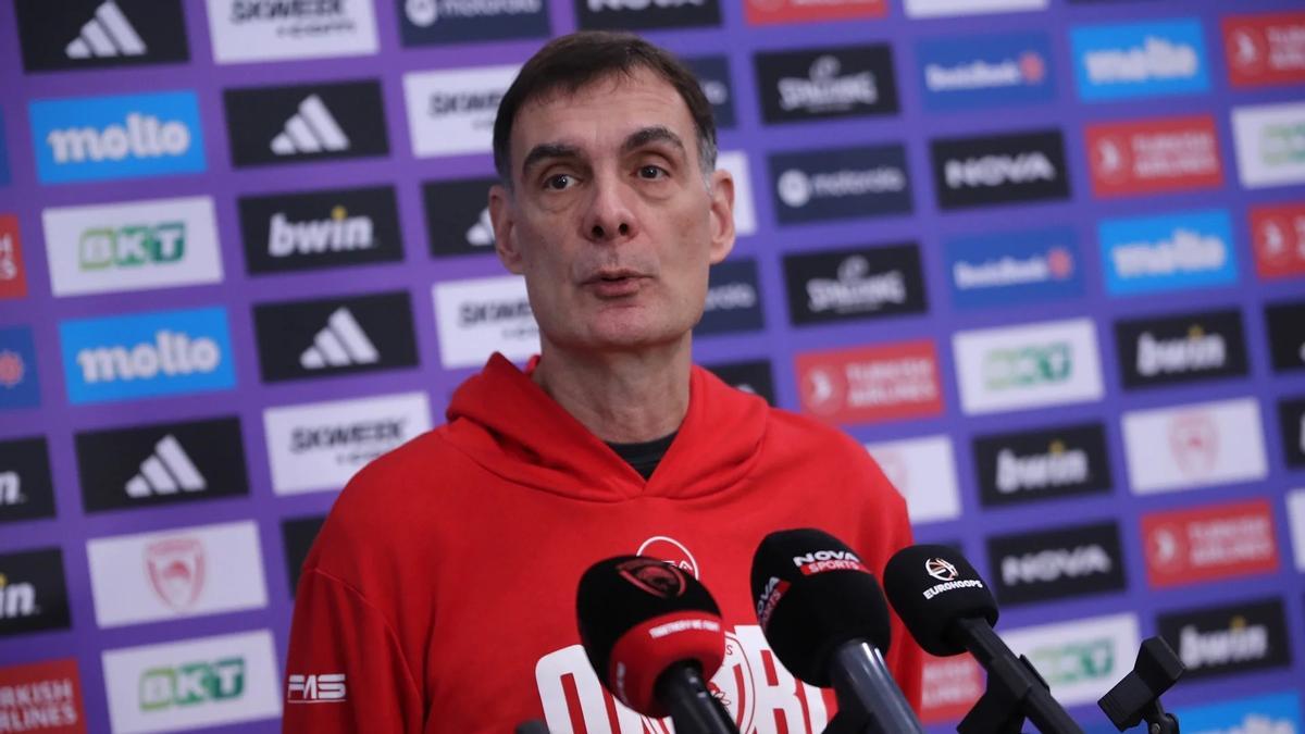 El técnico del Olympiacos, Giorgios Bartzokas, está convencido que no está nada perdido