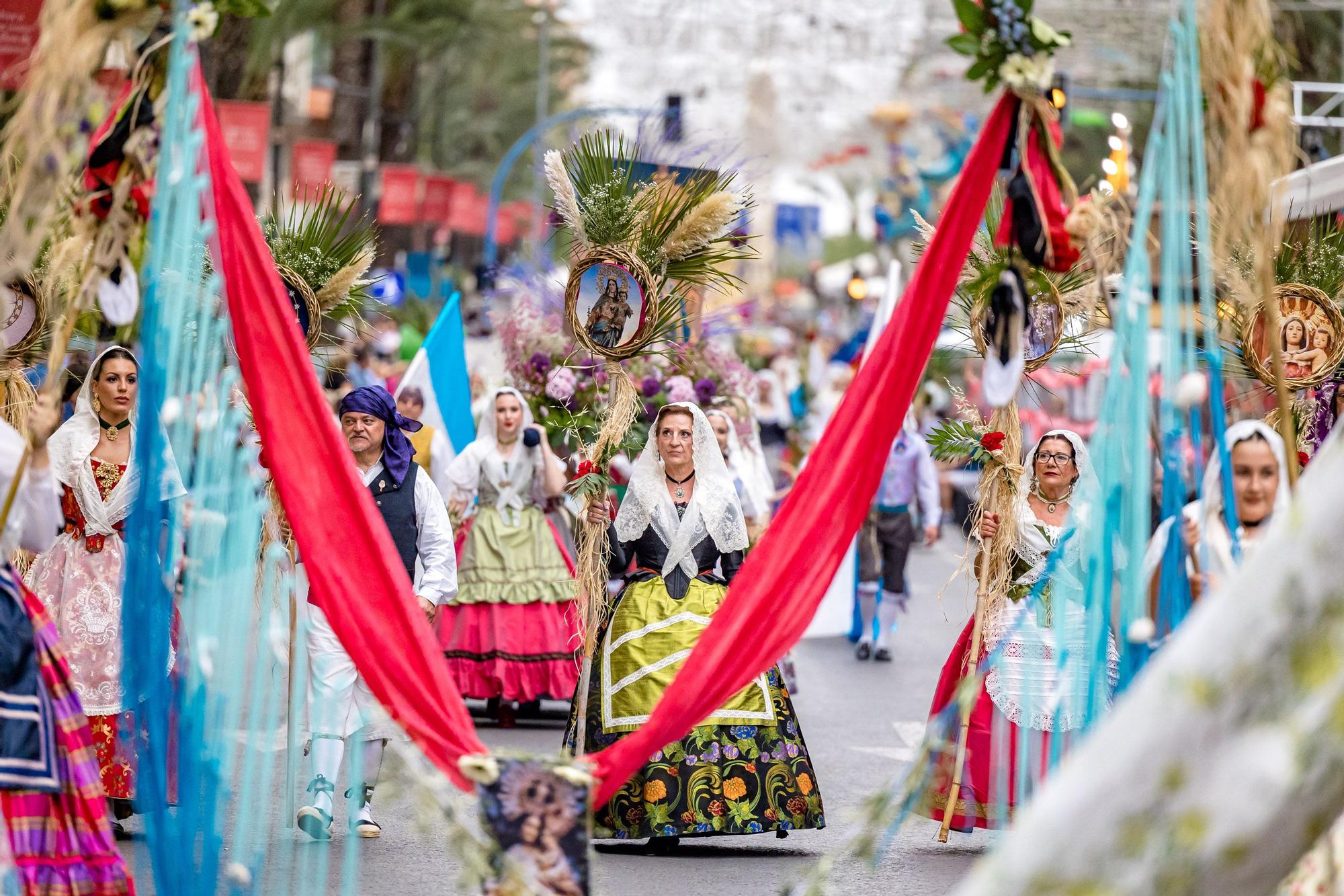 La Ofrenda de flores de las Hogueras 2022 en imágenes