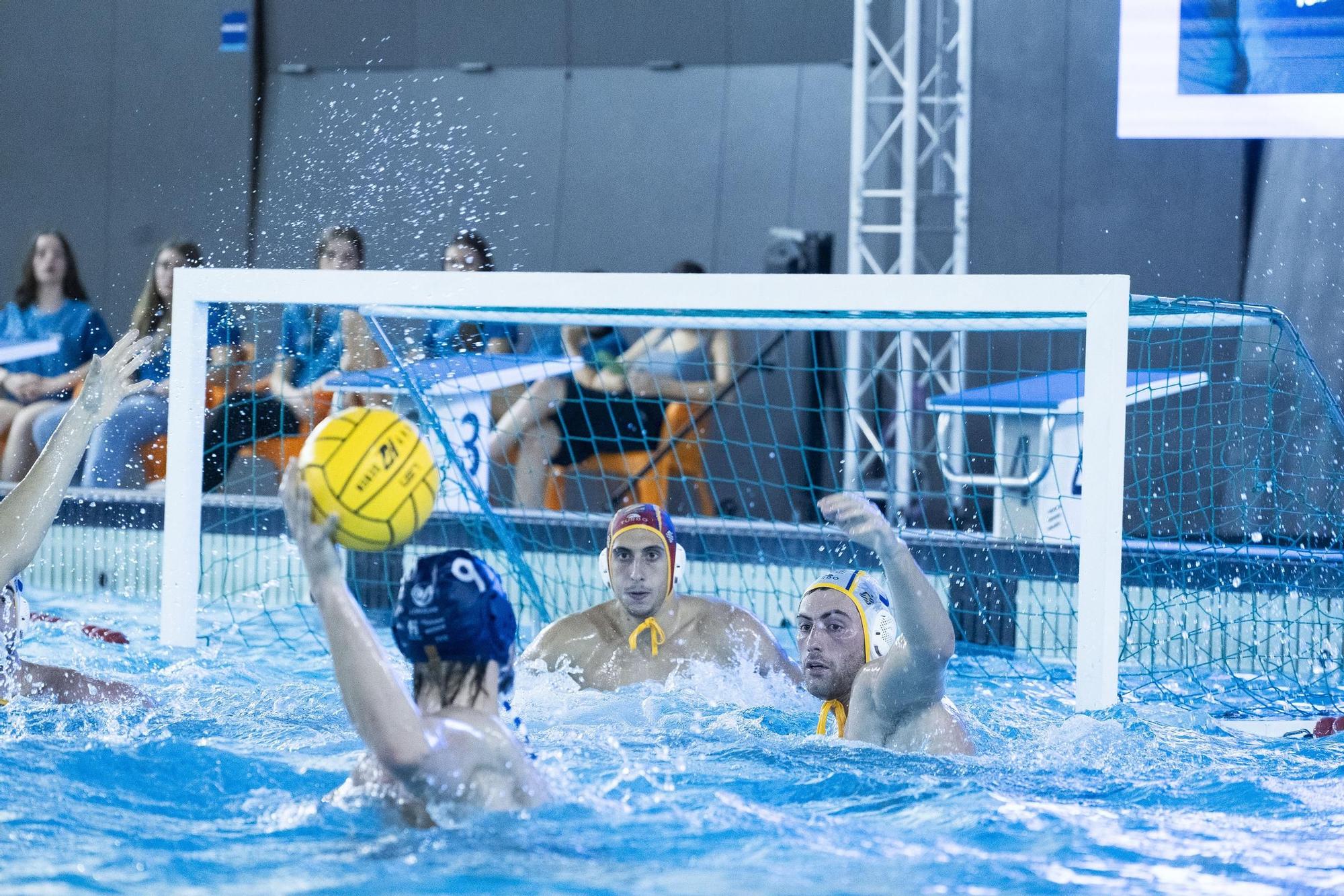 Imatges de la final de la Copa Catalunya de waterpolo entre l'Atlètic Barceloneta i el CN Sabadell