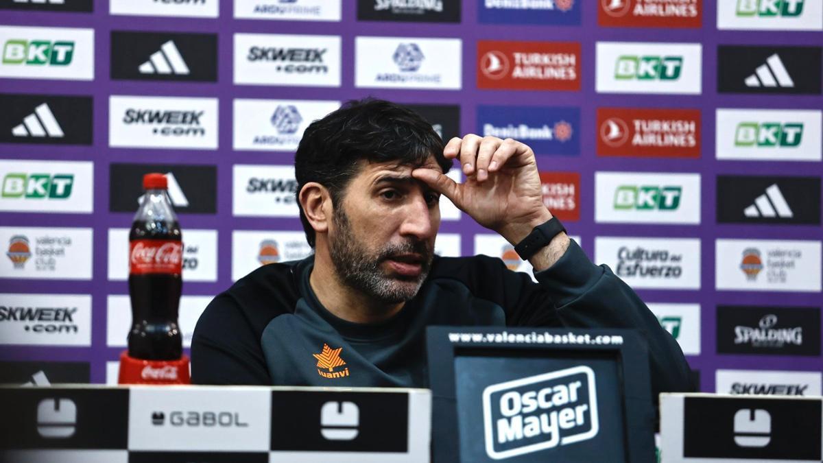 Álex Mumbrú, en rueda de prensa