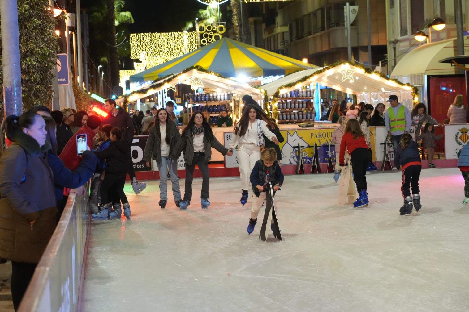 FOTOGALERÍA: Vila-real inaugura su Feria de Nadal y la Fira del Regal