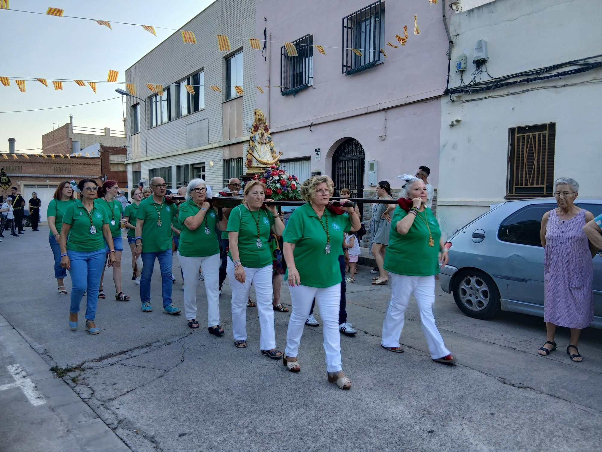 Misa y procesión en las fiestas del barrio El Progreso en Vila-real