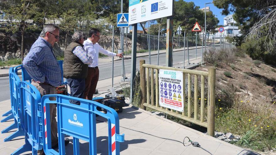 Una nueva valla perimetral de madera para el parque de El Moralet de Benidorm