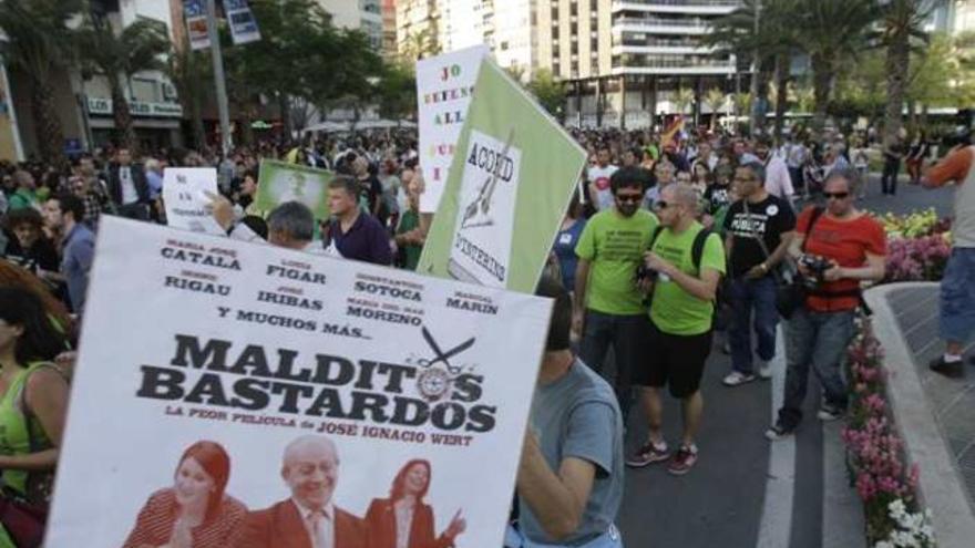 Las referencias críticas a los responsables de Educación fueron constantes en la manifestación.