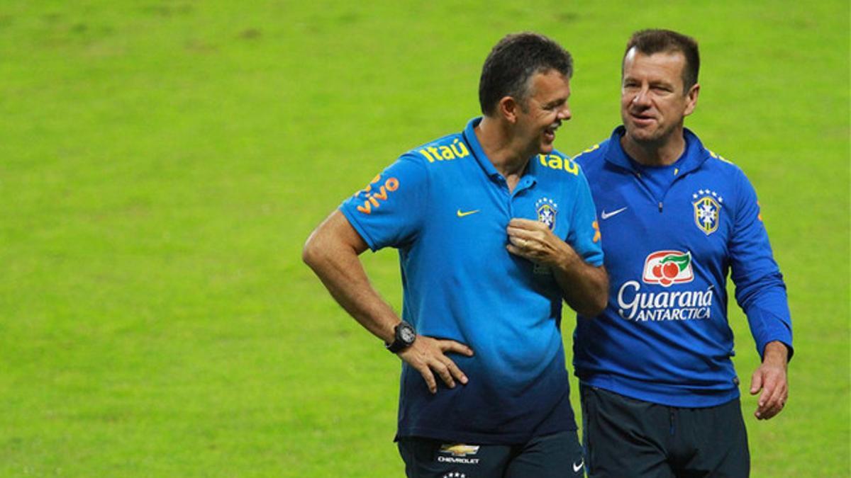 Dunga y el coordinador de la Confederación Brasileña de Fútbol (CBF), Gilmar Rinaldi