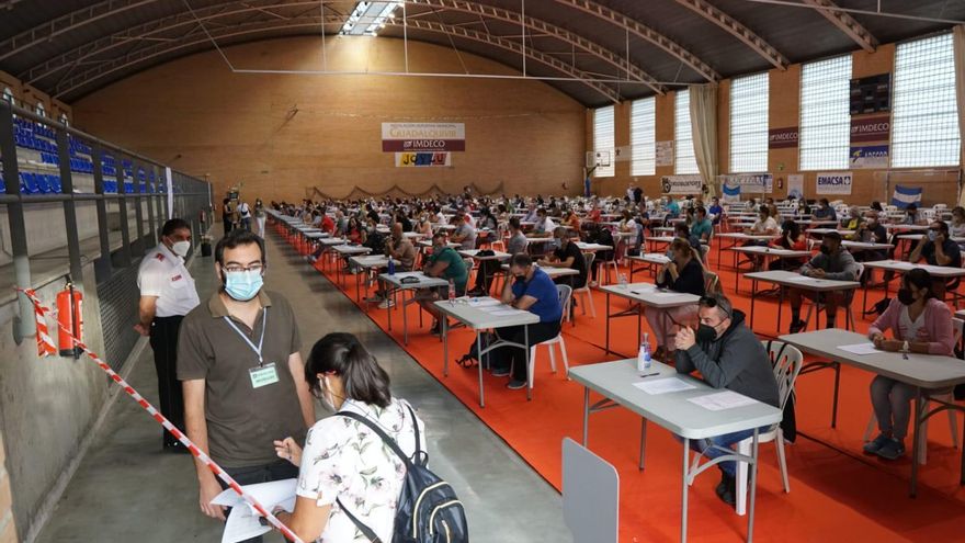 Sadeco publica las normas del examen para las 176 plazas de peón y la distribución por aulas de los aspirantes