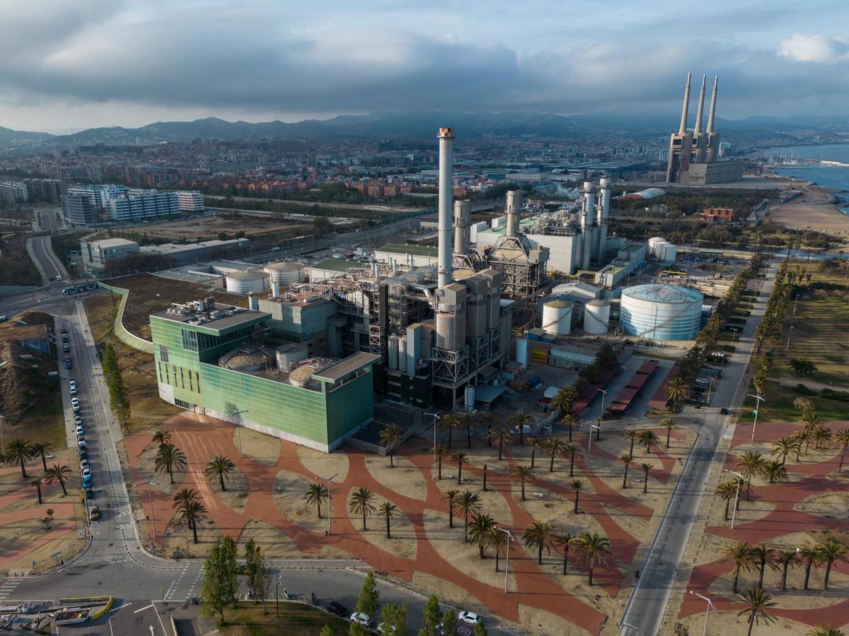 Vista de la incineradora de residuos de Tersa, en Sant Adrià de Besòs.