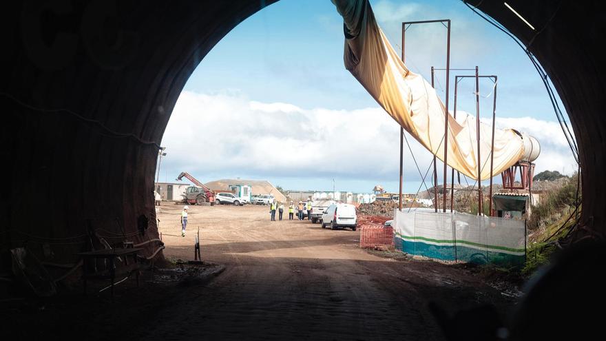 Visita al túnel de Erjos