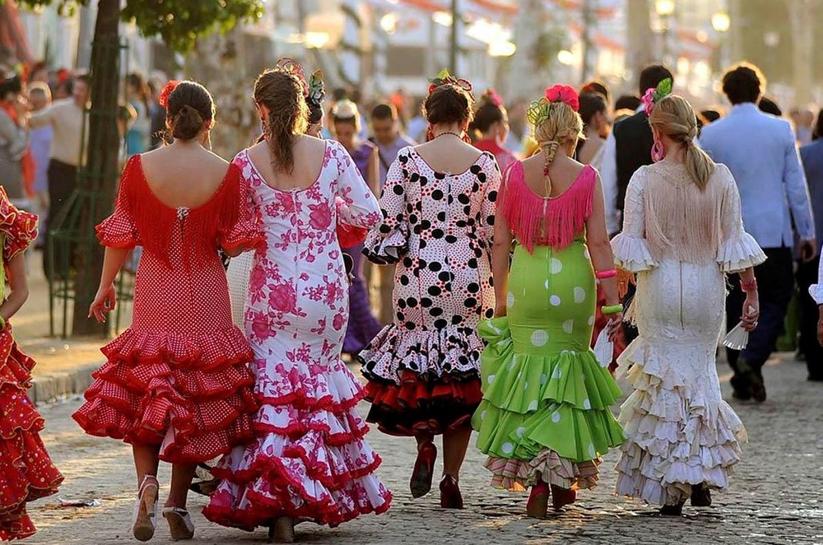 Un grupo de mujeres en la Feria de Abril de Sevilla.