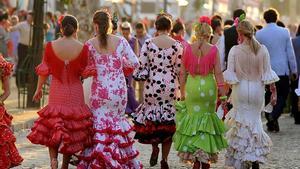 Un grupo de mujeres en la Feria de Abril de Sevilla.