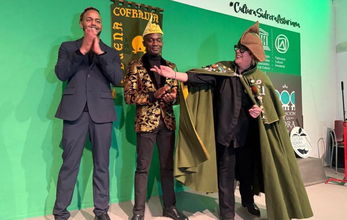 Por la izquierda, Amauris La Pauta, Salvador Ondó y Ana Emilia Ordóñez, ayer, durante el Axuntábense. | J. A. O.