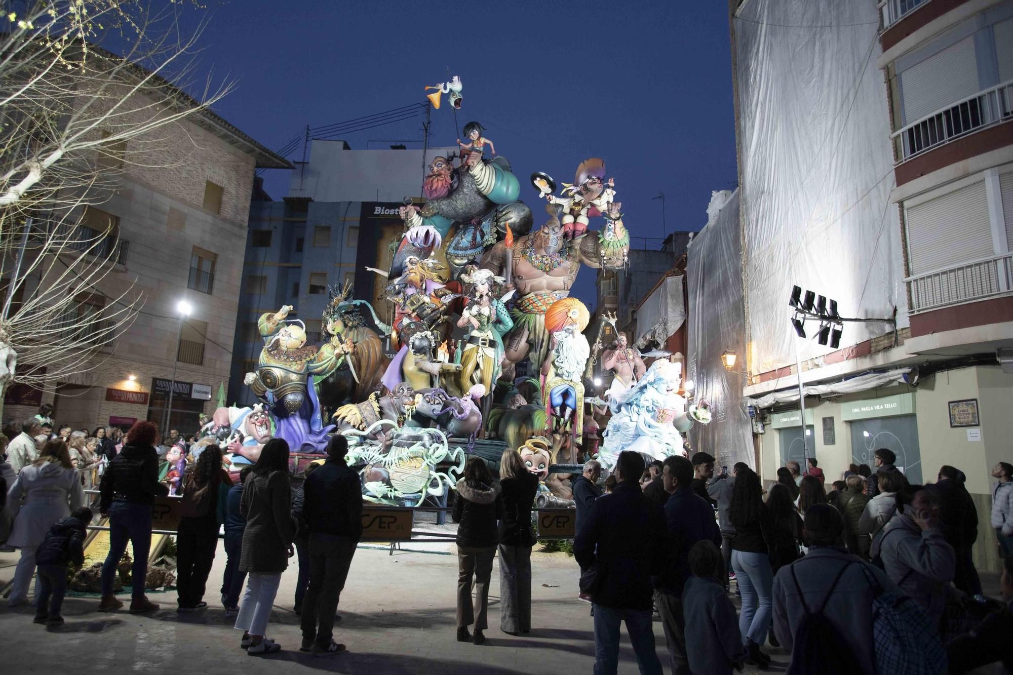 Así es la falla El Mercat, ganadora en sección especial de Alzira