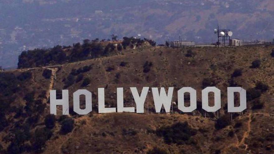 Unos perros encuentran una cabeza humana cerca del cartel de Hollywood